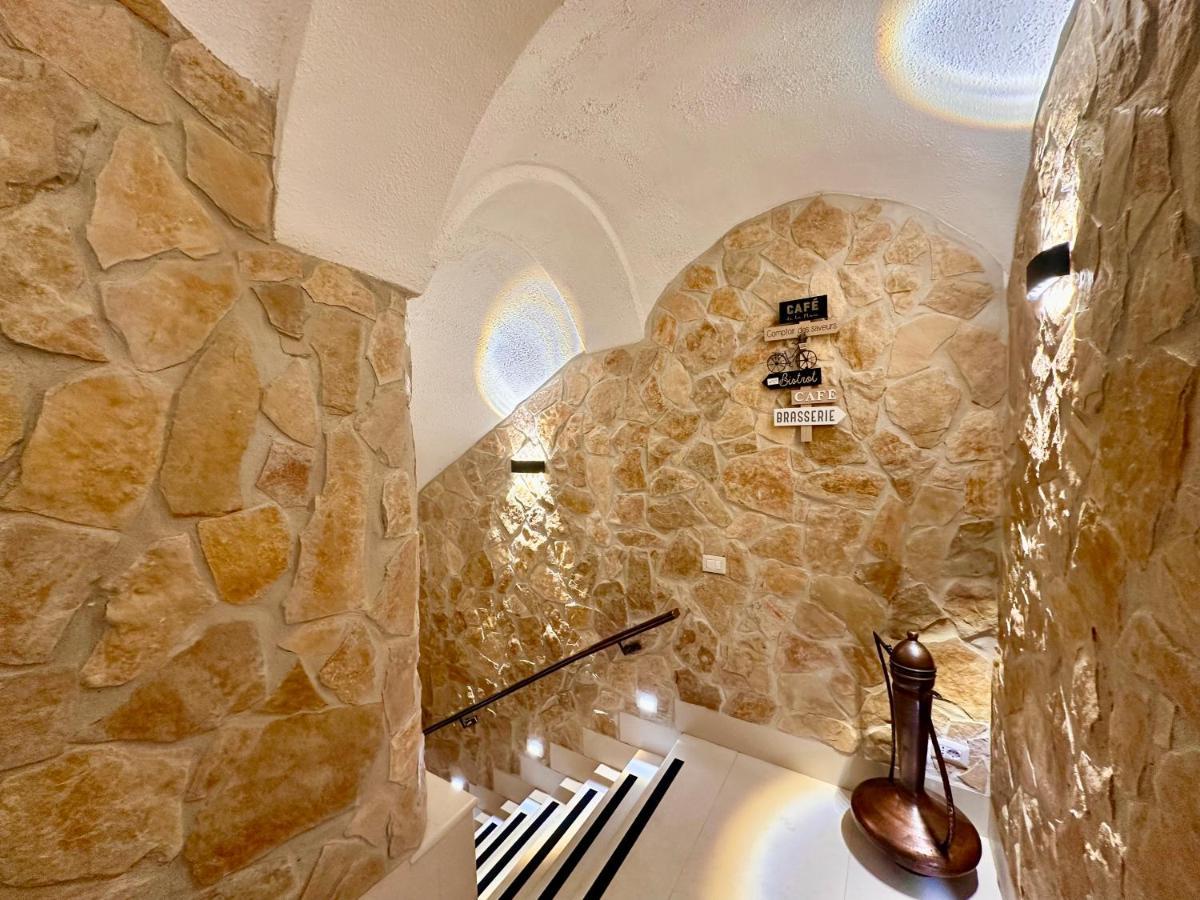 Window In The Stone Naples Hotel Luaran gambar