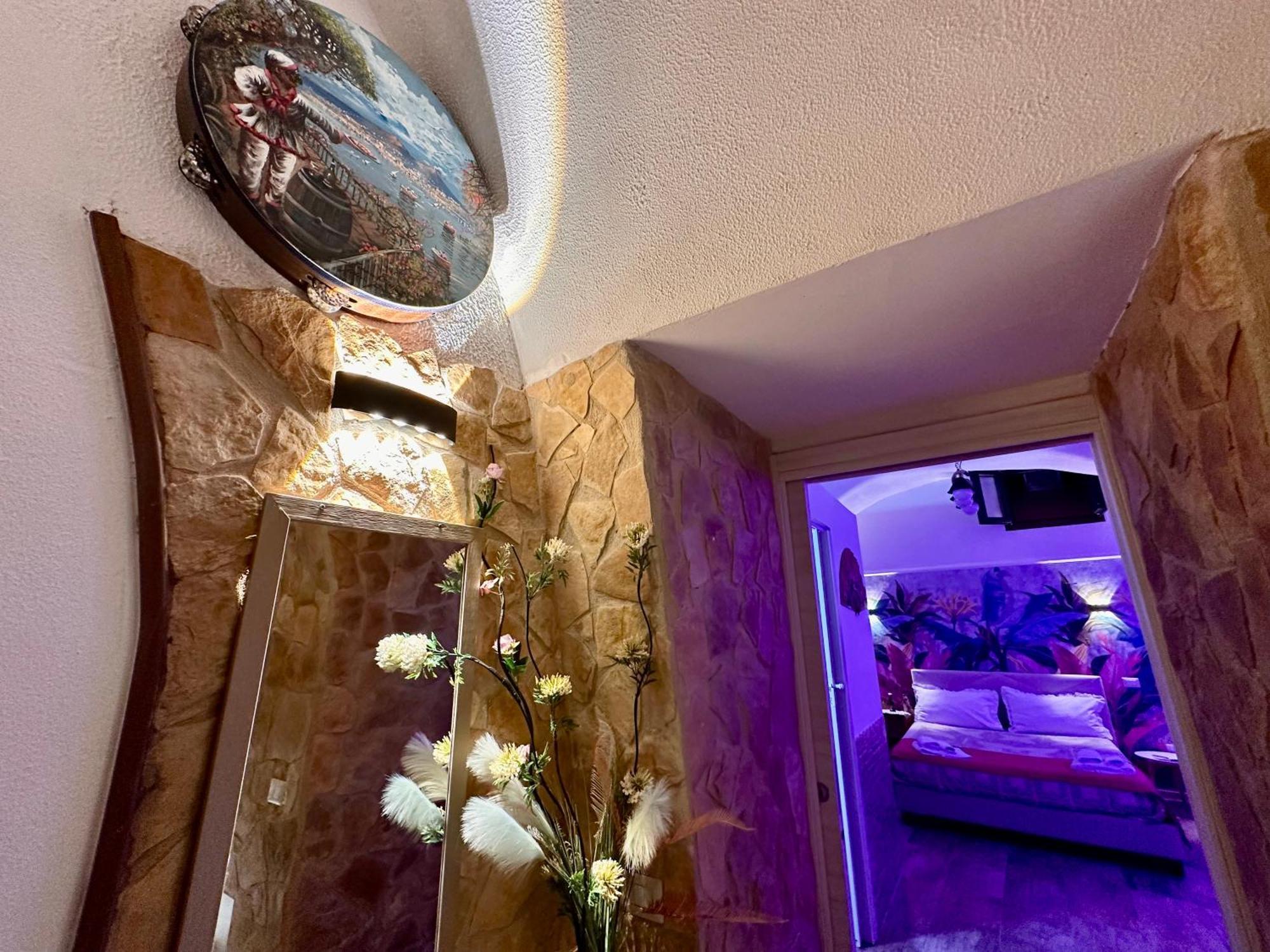 Window In The Stone Naples Hotel Luaran gambar