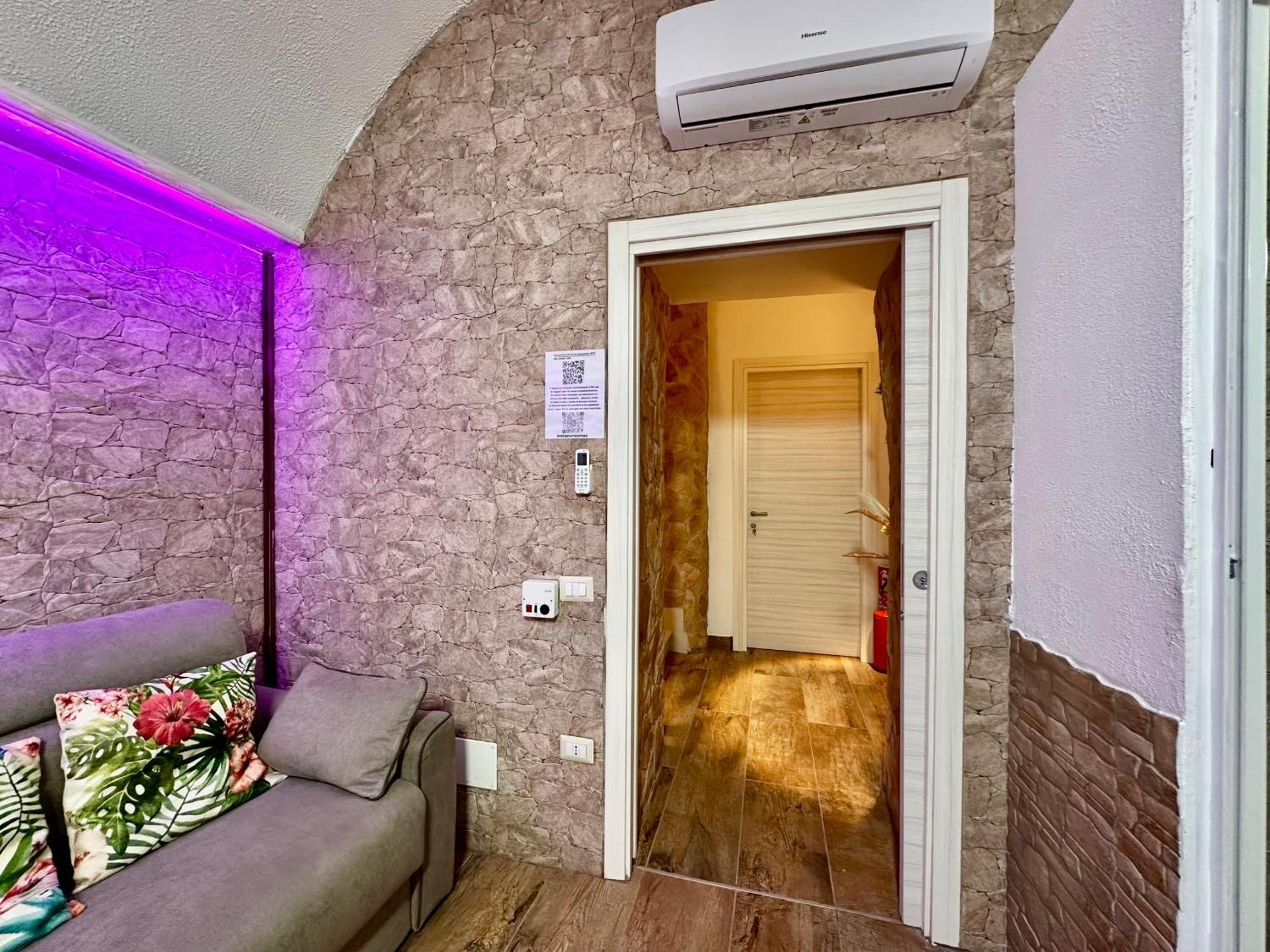 Window In The Stone Naples Hotel Luaran gambar