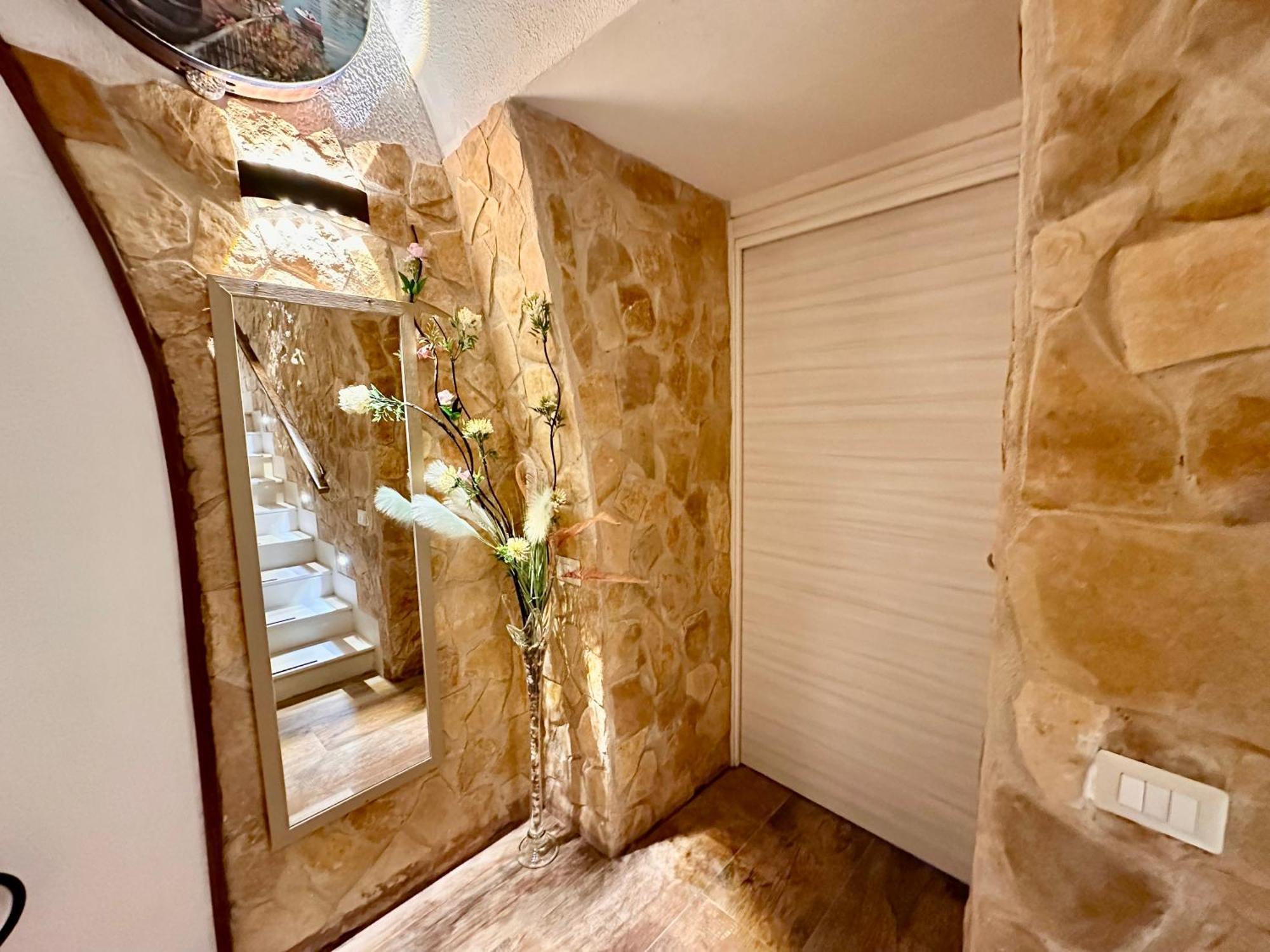 Window In The Stone Naples Hotel Luaran gambar