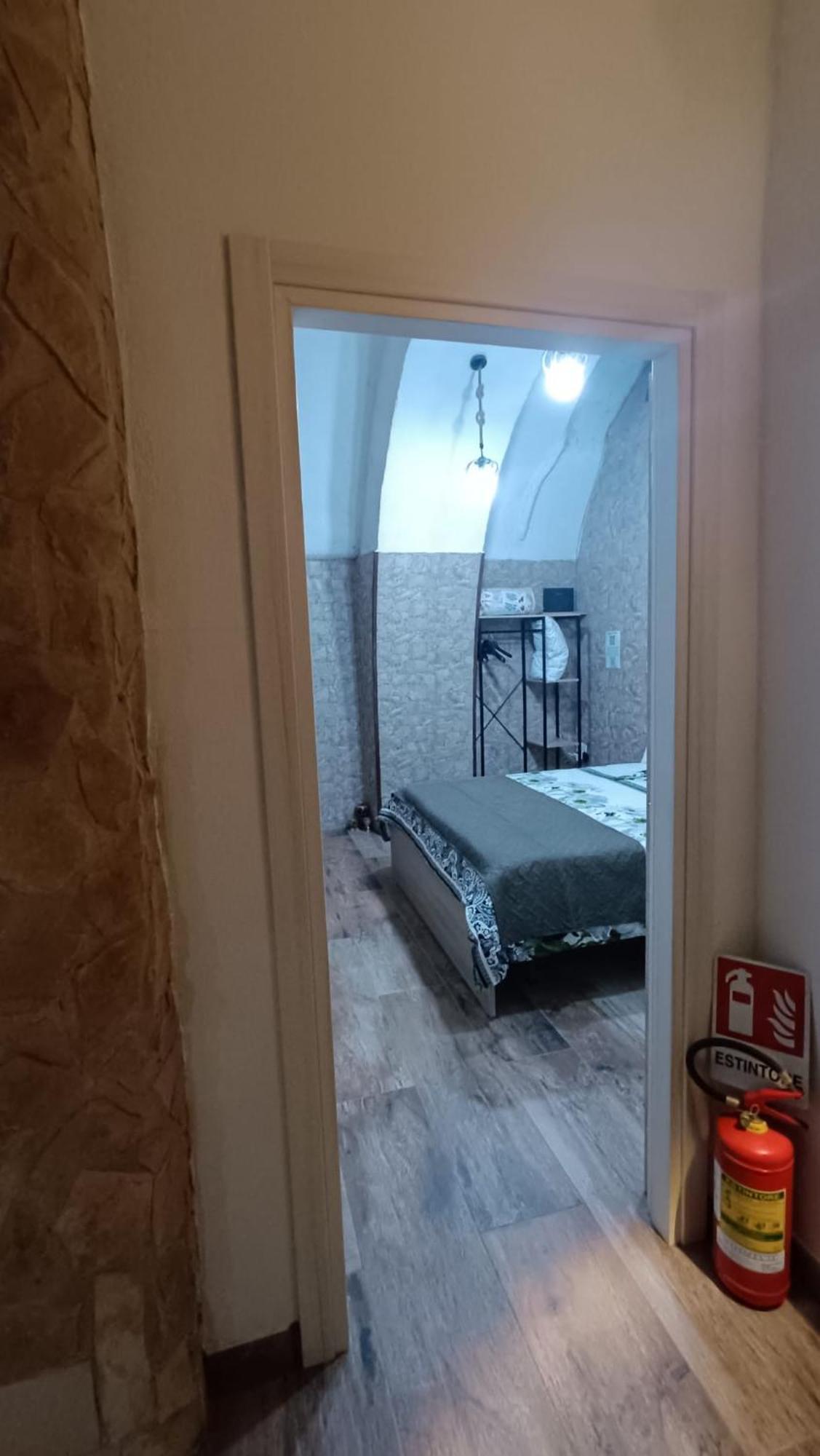 Window In The Stone Naples Hotel Luaran gambar